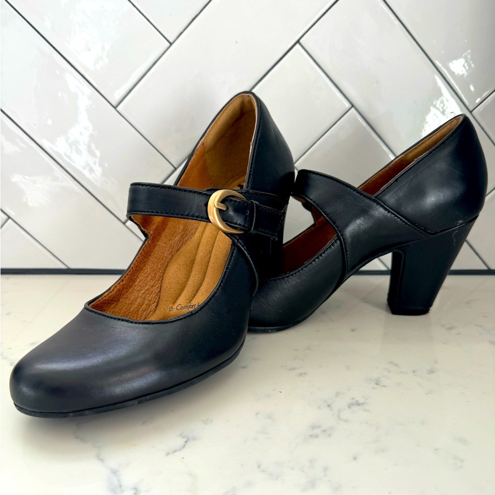 Black Mary Jane heels
